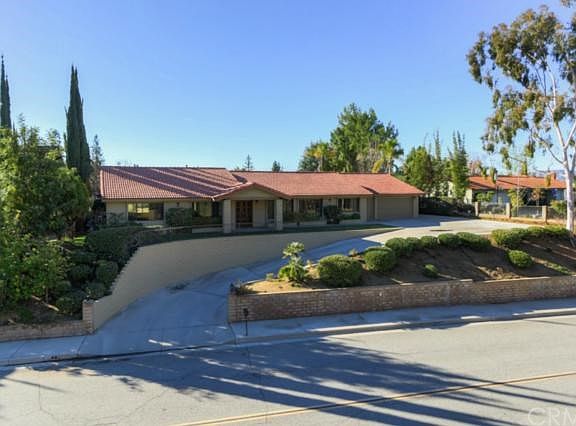 2nd image of 664 E Sunset North Dr