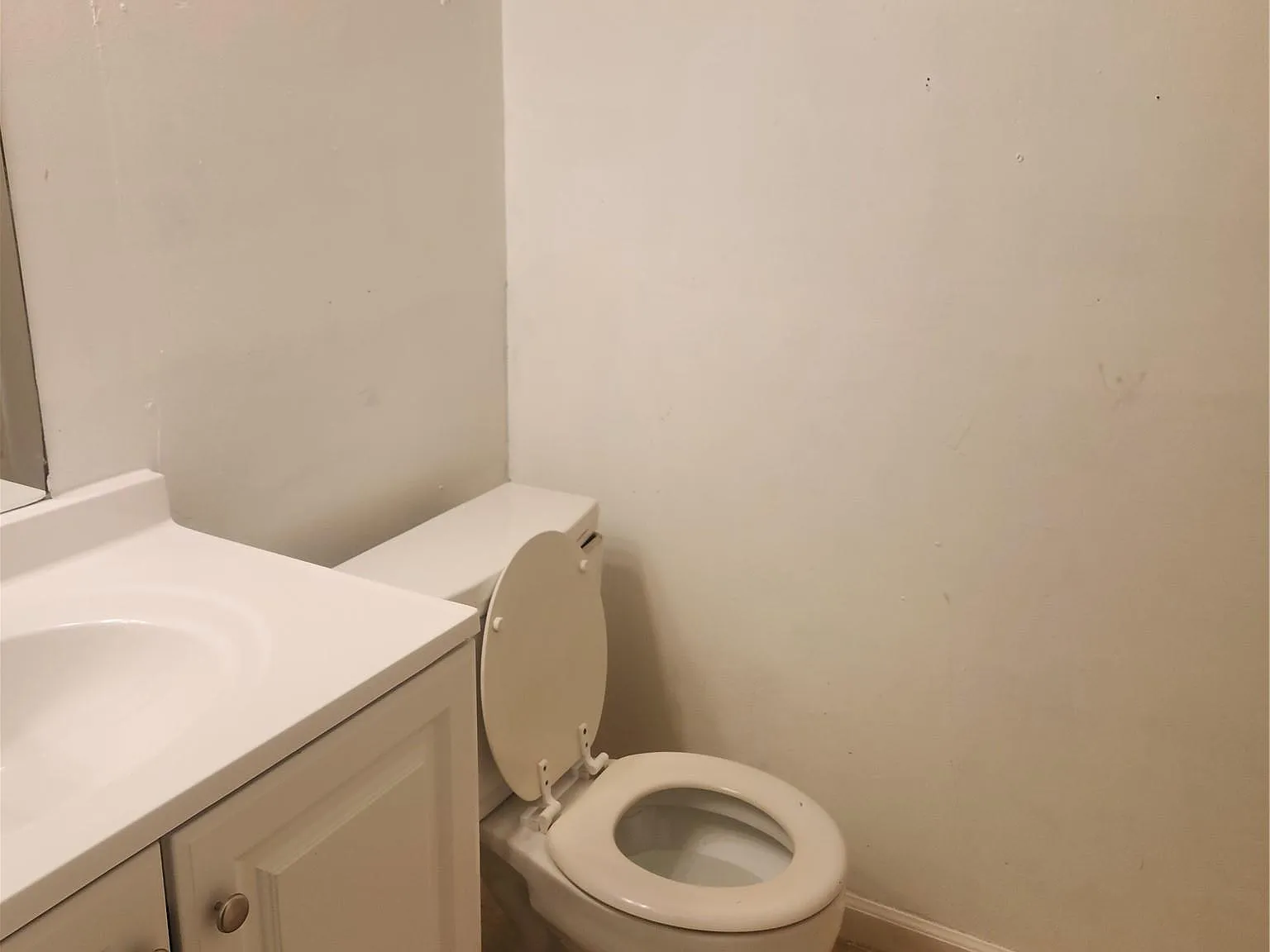 2 bed, 1.0 bath, 1768 sqft, $1,100 — Photo 2