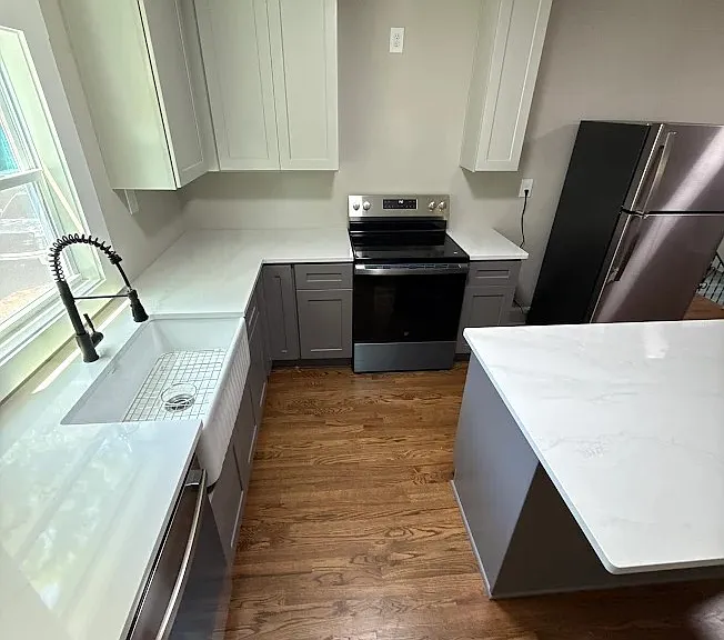 528 Barrington Dr — Photo 3