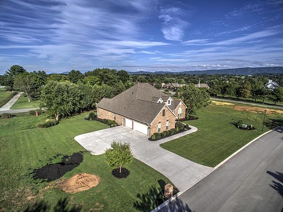 2nd image of 1212 Stonehenge Dr