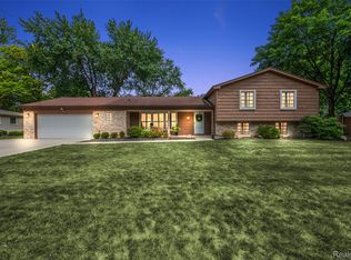 7435 Saint Auburn Dr, Bloomfield Hills, MI 48301