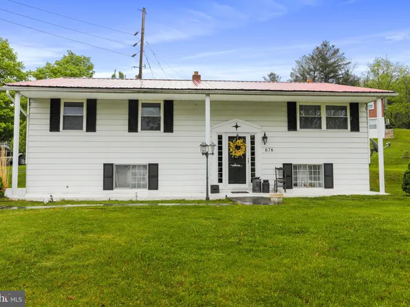 676 5th St, Romney, WV 26757