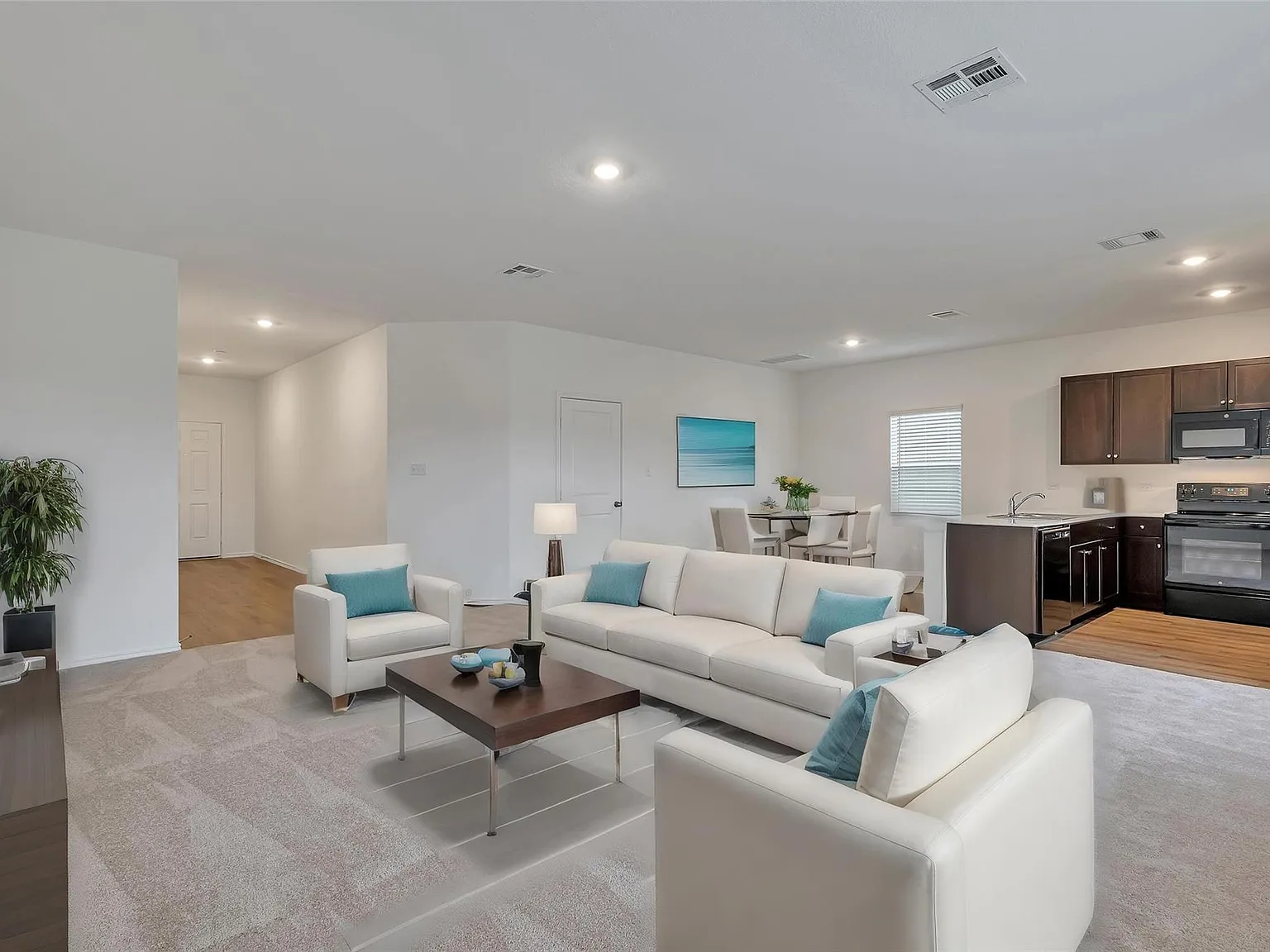 4 bed, 2.5 bath, 1950 sqft, $1,995 — Photo 2