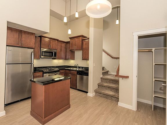 4th image of 611 Adora Cir #611