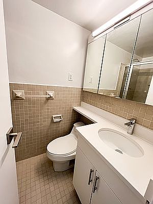 5th image of 420 E 79th St APT 15C