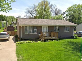 1509 Golden Valley Dr, Bettendorf, IA 52722