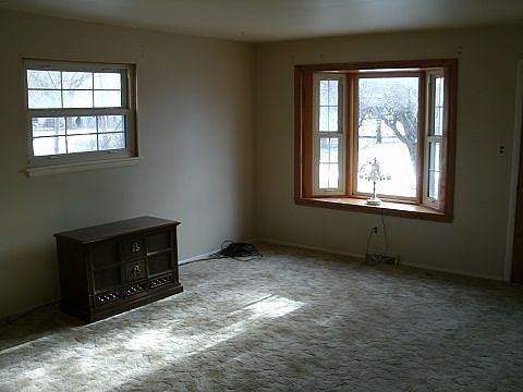 3rd image of 6690 Saline Dr