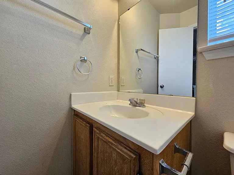 2201 Dennis St — Photo 5
