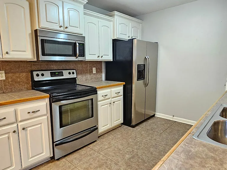 142 Weathering Dr — Photo 6