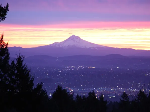 6626 SW View Point Ter, Portland, OR 97239