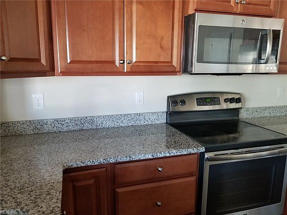 4th image of 586 Newman Dr