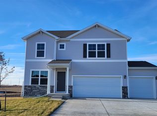 7902 Crossroads Dr SW, Cedar Rapids, IA 52404