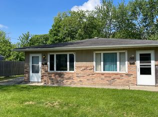 1212 James St, Danville, IL 61832