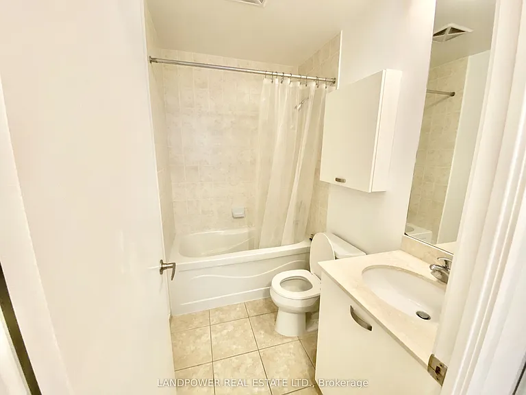 37 Grosvenor St #2409 — Photo 8
