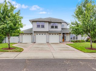 825 Amerman Dr, Phoenix, OR 97535