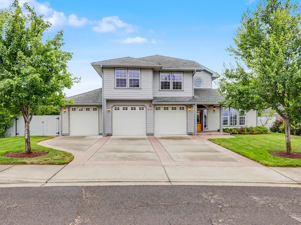 825 Amerman Dr, Phoenix, OR 97535