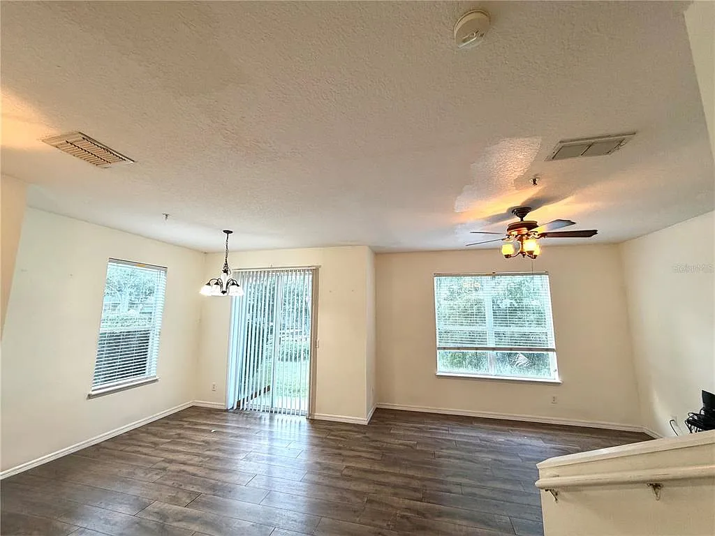 3 bed, 2.5 bath, 1530 sqft, $2,100 — Photo 3