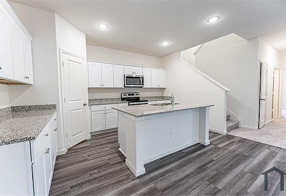 3rd image of 6418 Bishop Dr