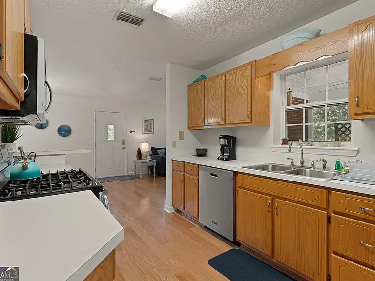 501 Bailey St — Photo 11