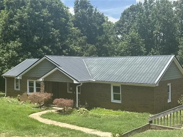 7768 Ekom Beach Rd, Ware Shoals, SC 29692