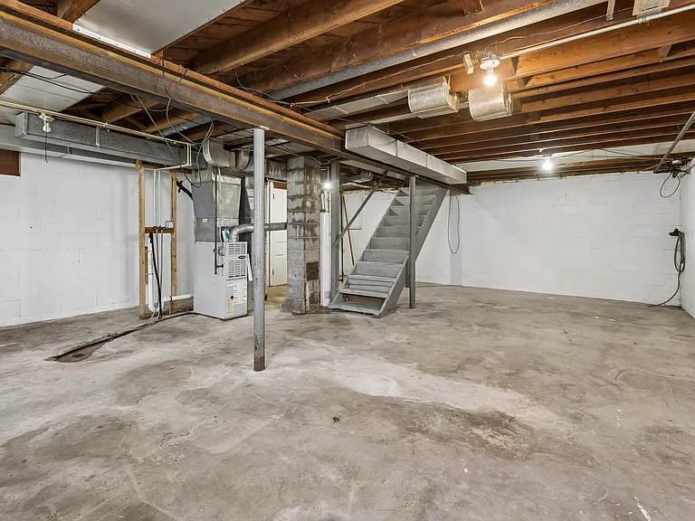 3915 Crown Point Ave — Photo 23