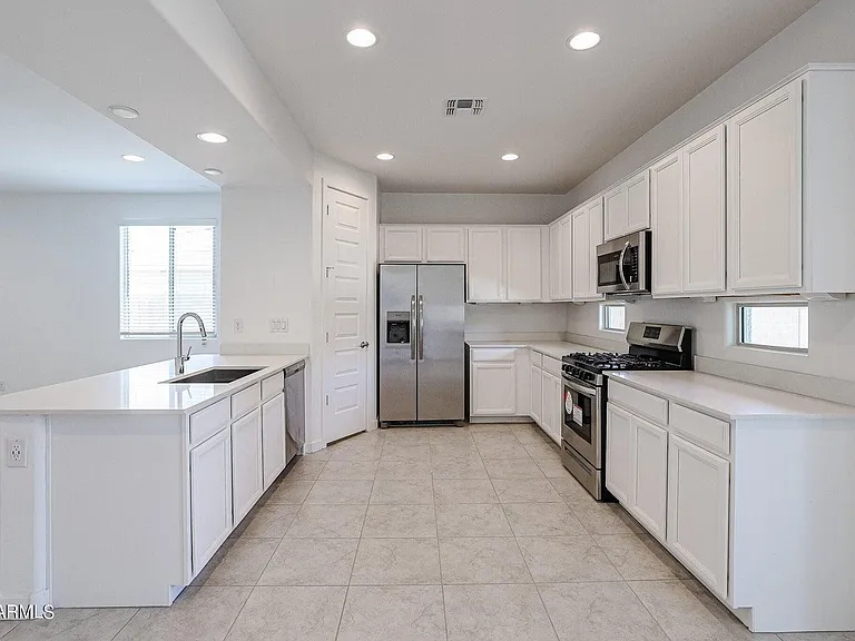 16554 W Questa Dr — Photo 8