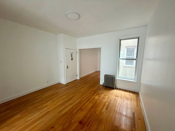 5th image of 34-44 43rd St APT 2L