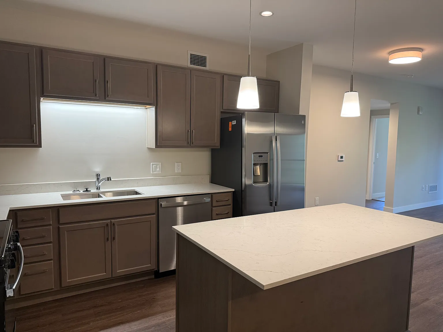 3 bed, 1323 sqft, $2,997 — Photo 2