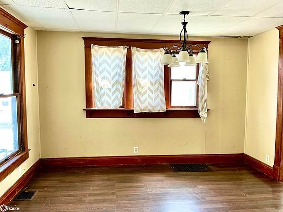 5th image of 517 W State St