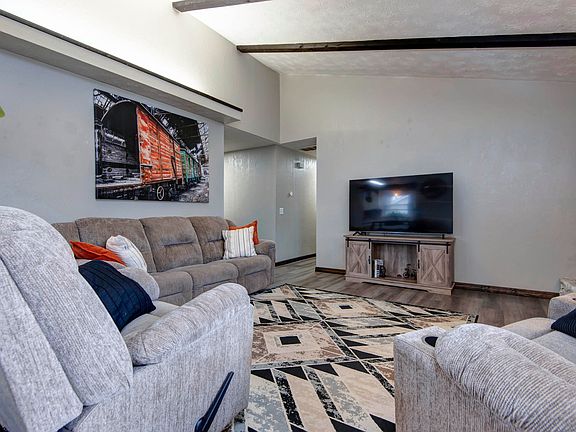 4th image of 1014 W Woodland Drive