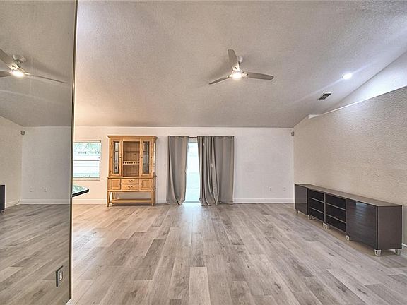 3rd image of 106 HARBOR WAY