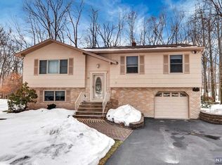 12 Ash Ct, Ringwood, NJ 07456