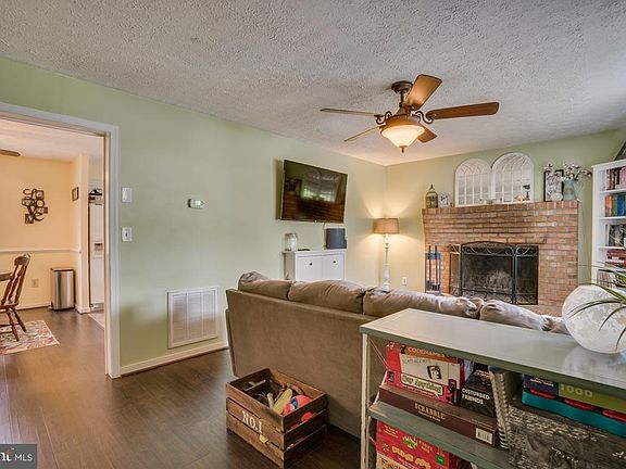 3rd image of 5509 Carousel St