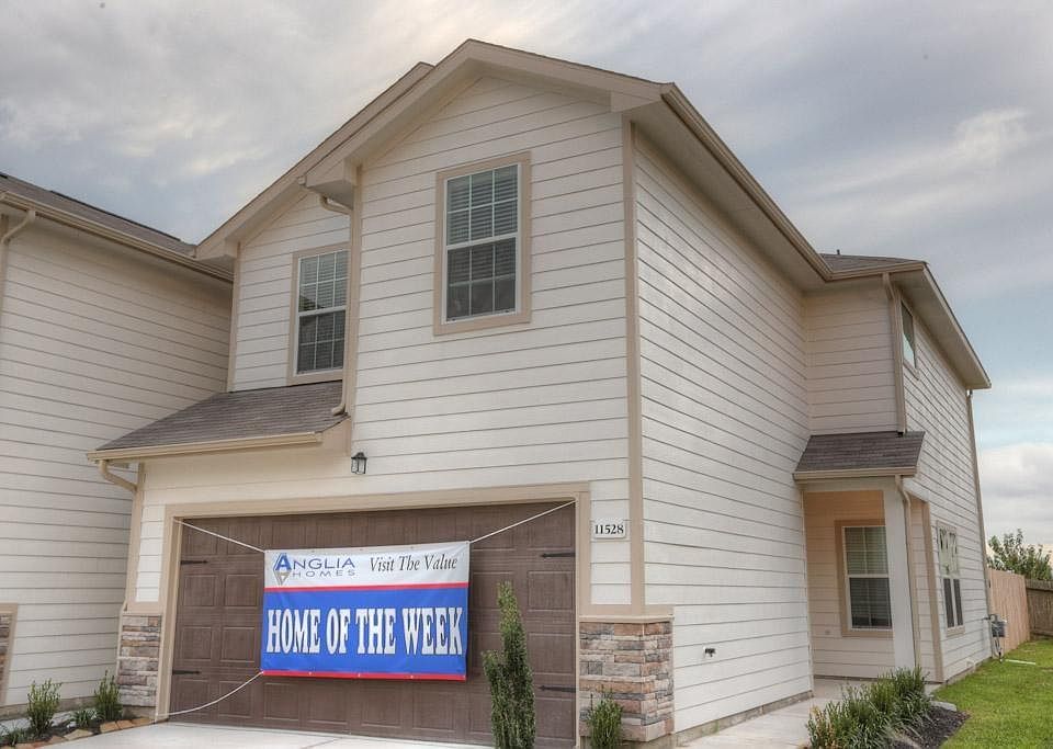 1st image of 11528 Champions Green Dr