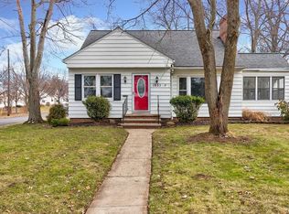 1651 Sunview Rd, Lyndhurst, OH 44124