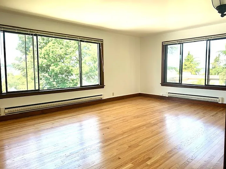 Sir Lancelot Apartments — Photo 3