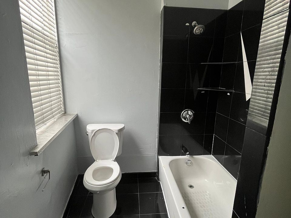 2nd image of 1833 S Main St #312