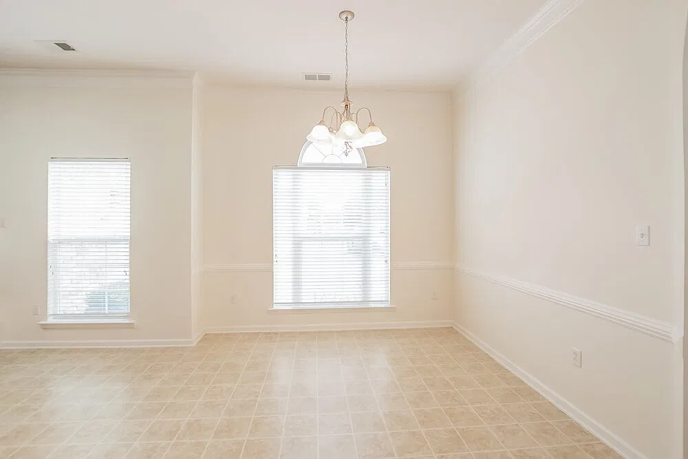 4 bed, 3.0 bath, 2391 sqft, $2,330 — Photo 4