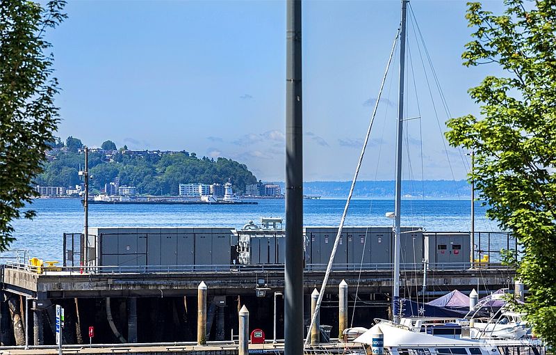 5th image of 2000 Alaskan Way #255