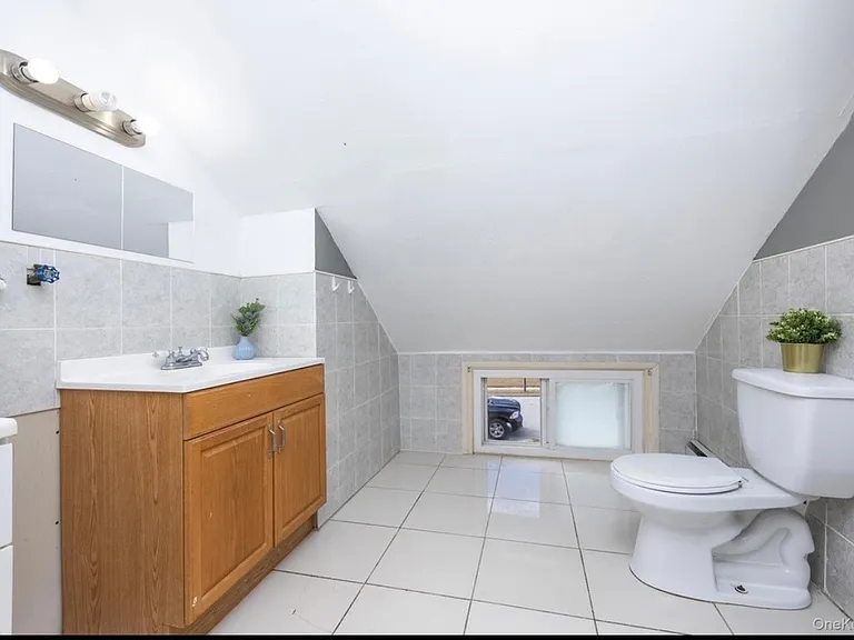 201 Sprucewood Dr — Photo 3