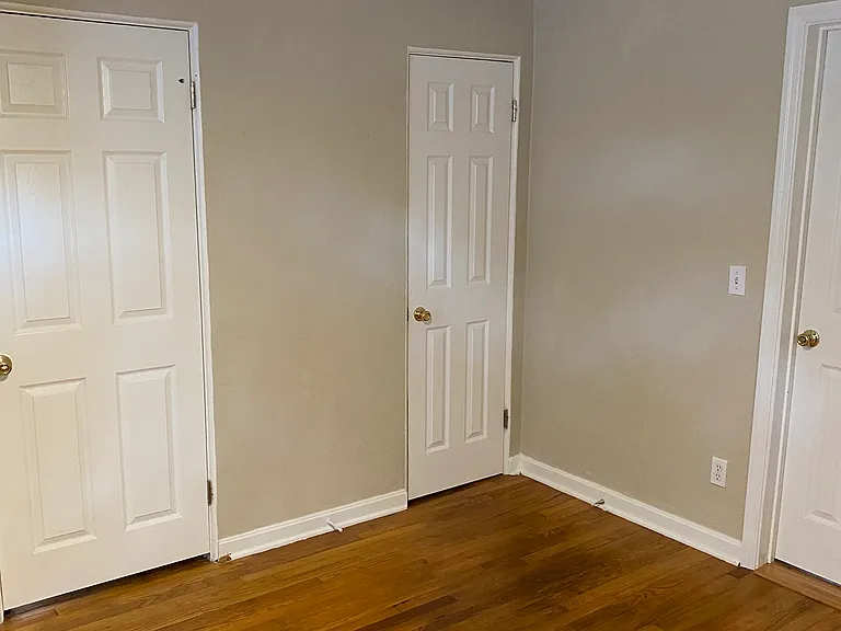 228 W Warren Ave — Photo 14