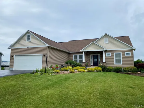4345 Outlook Dr, Syracuse, NY 13215