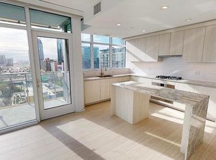 210 N Halsted St #601, Chicago, IL 60661