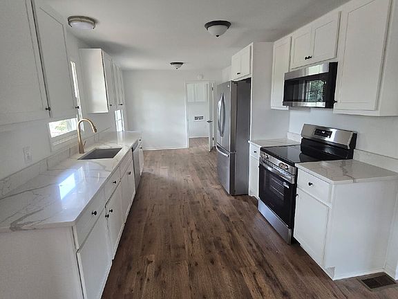 4th image of 300 Vandiver Rd