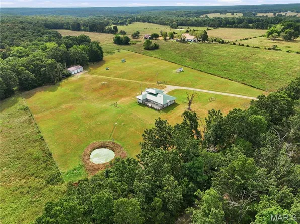 12598 Bell Rd, Roby, MO 65557