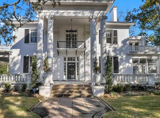 602 E Victory Dr, Savannah, GA 31405