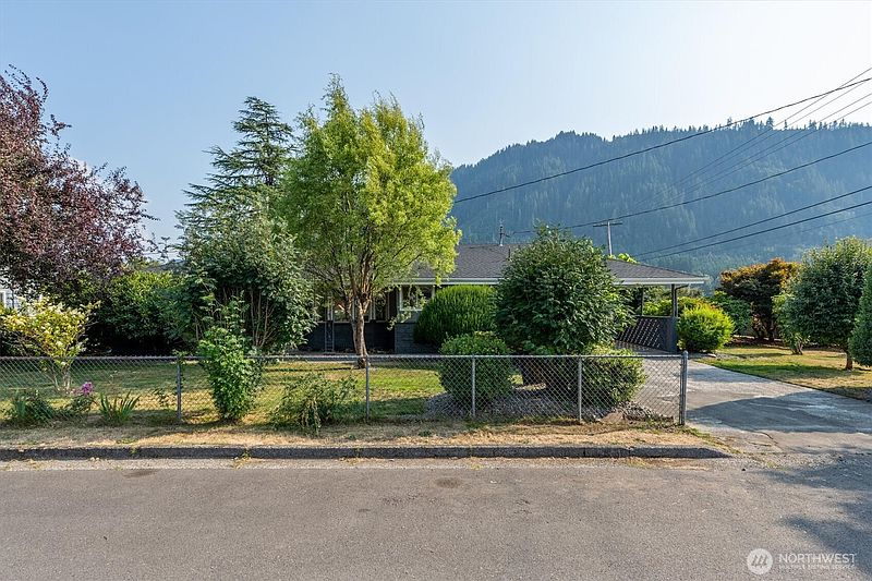 4th image of 102 E Adams Avenue