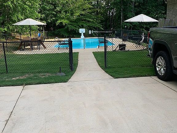 3rd image of 10380 Loganwood Dr