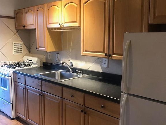3rd image of 441 Collins Ave APT 19