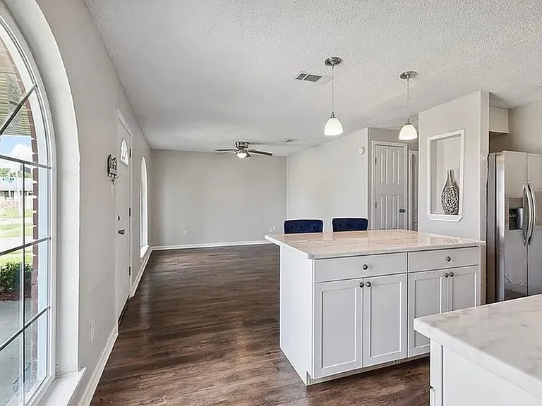1105 Warren Dr — Photo 4